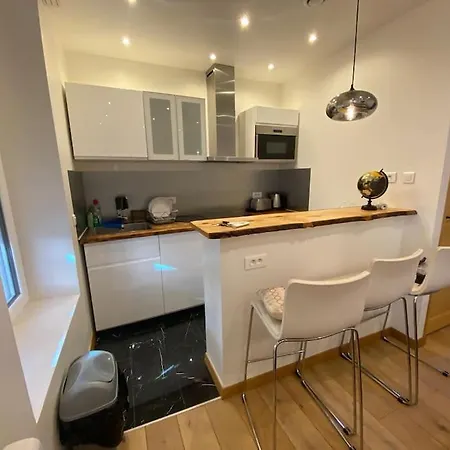Flat A La Porte De Paris 阿尔福维尔